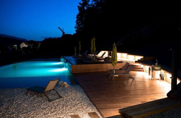 Medeno razvajanje v dvoje v hiški VILI