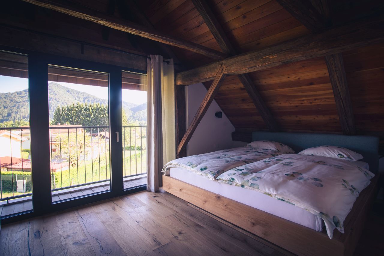 Sprostitev v lesenem zavetju Kozolca Skok Mozirje