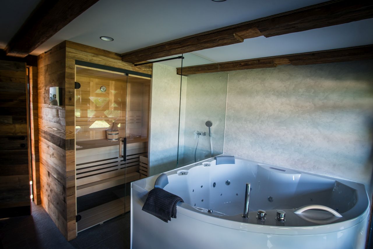 Sprostitev v lesenem zavetju Kozolca Skok Mozirje